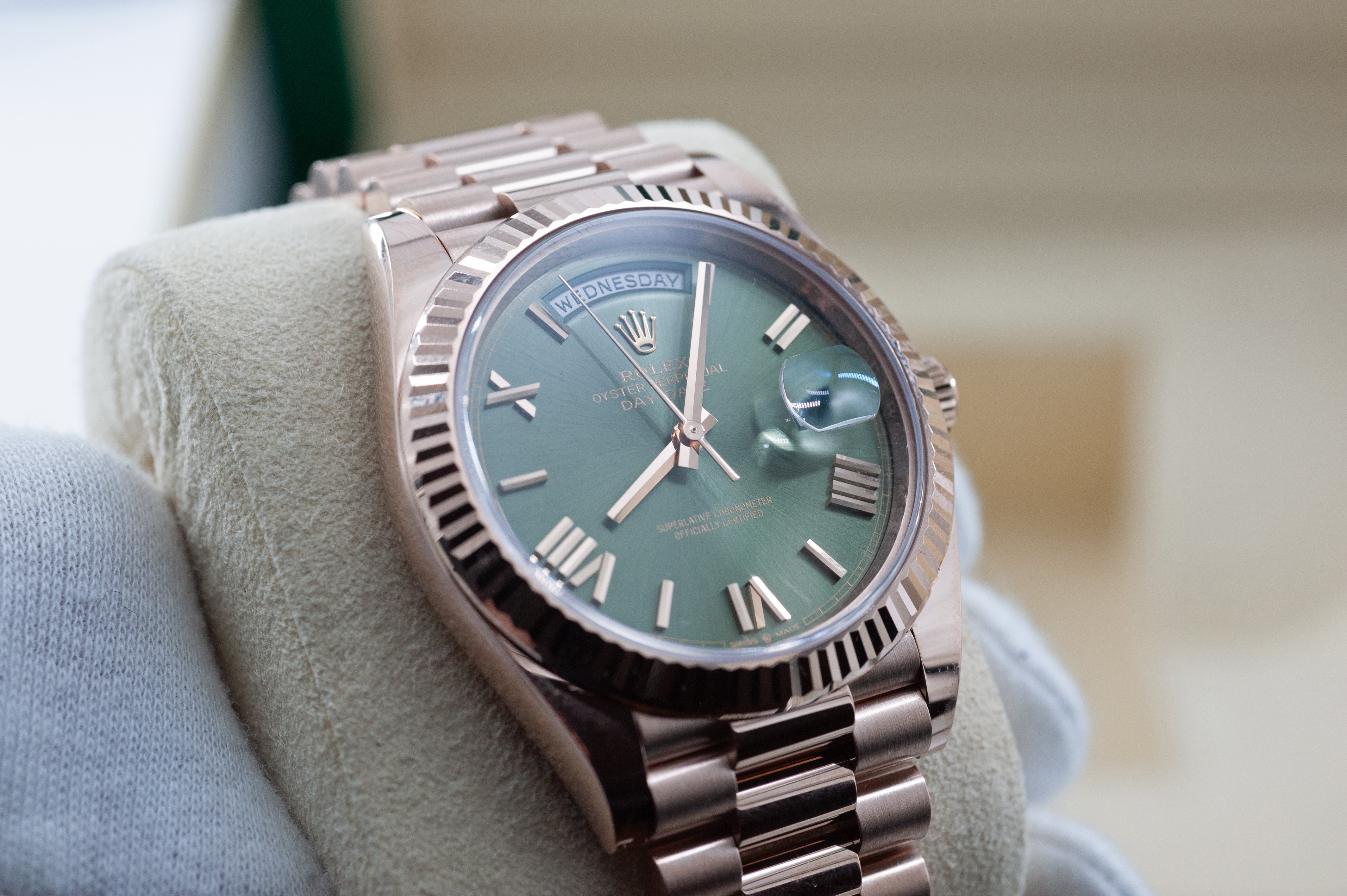 Rolex Day Date Olive Dial I ungetragen I Full Set incl EKR I 12/2023