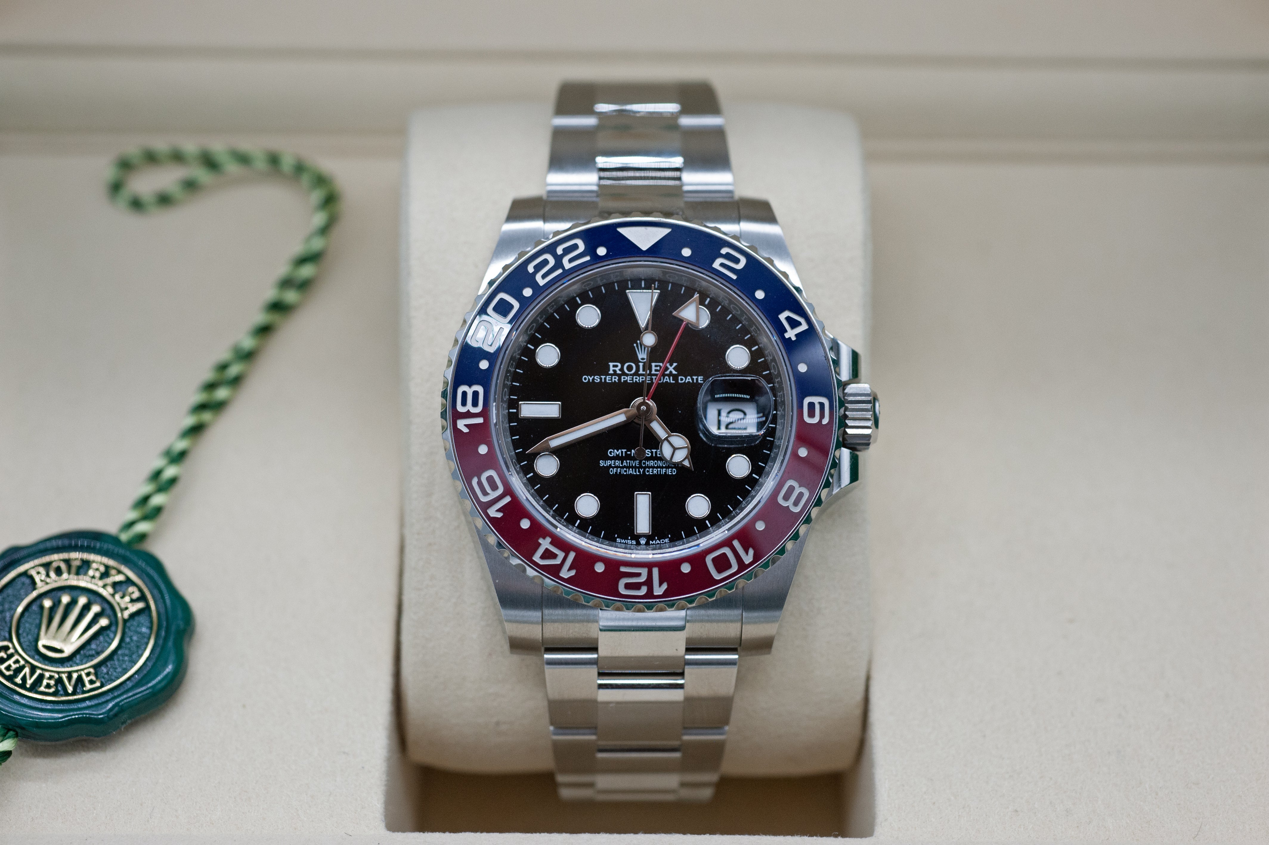 Rolex GMT-Master II 'Pepsi' Oysterband I ungetragen I 04/2025 I Teilverklebt I Ref. 126710 BLRO